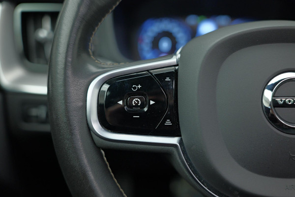 Volvo XC60 2.0 Recharge T8 AWD R-Design |Bomvoll|Pano|360 Camera|Luchtvering|Trekhaak|H&K|HUD|