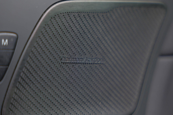 Volvo XC60 2.0 Recharge T8 AWD R-Design |Bomvoll|Pano|360 Camera|Luchtvering|Trekhaak|H&K|HUD|