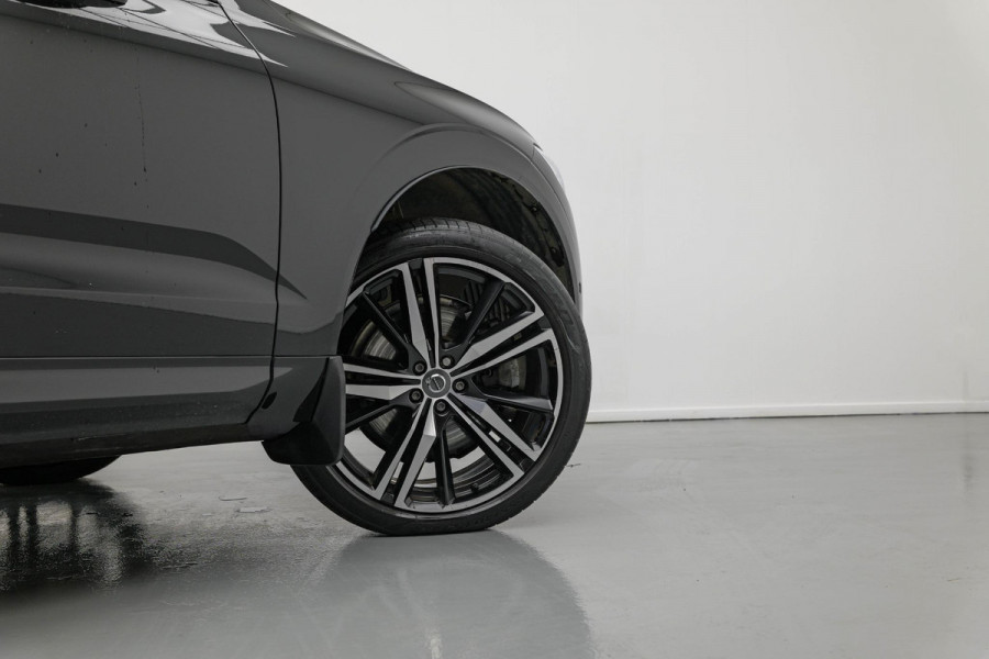 Volvo XC60 2.0 Recharge T8 AWD R-Design |Bomvoll|Pano|360 Camera|Luchtvering|Trekhaak|H&K|HUD|