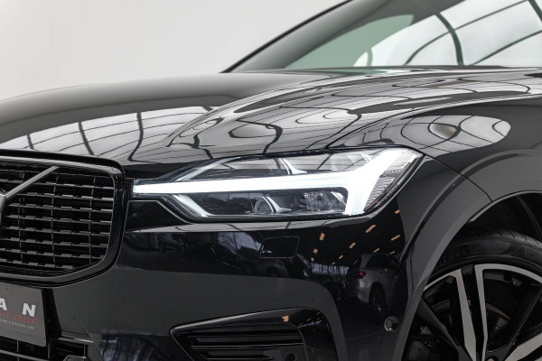 Volvo XC60 2.0 Recharge T8 AWD R-Design |Bomvoll|Pano|360 Camera|Luchtvering|Trekhaak|H&K|HUD|
