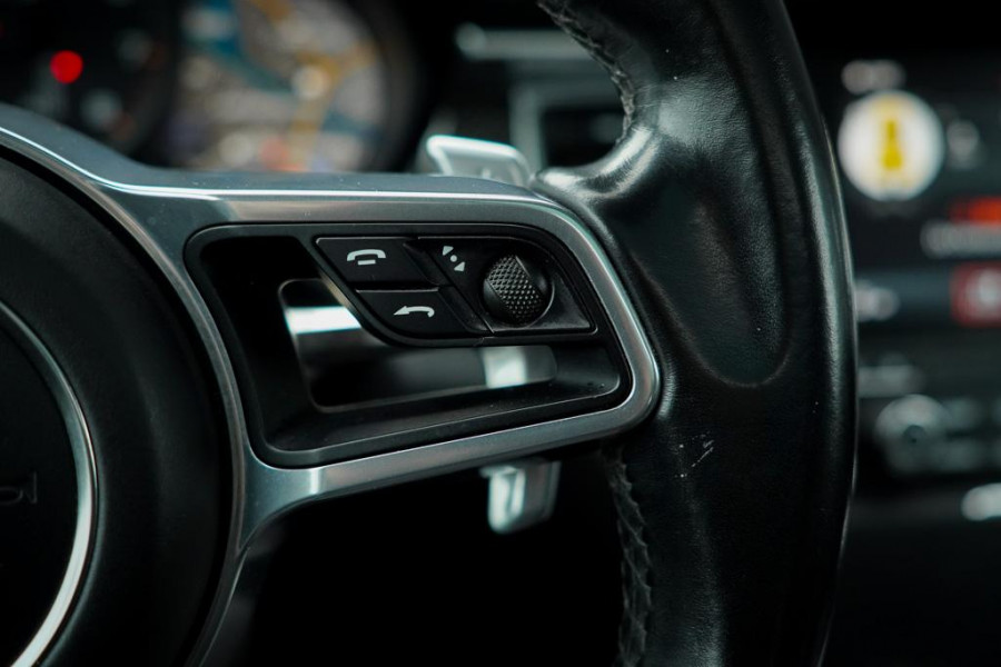 Porsche Macan 3.0 GTS / Pano / Luchtvering / Trekhaak / Sportstoelen / Carplay