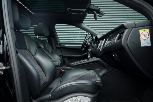 Porsche Macan 3.0 GTS / Pano / Luchtvering / Trekhaak / Sportstoelen / Carplay