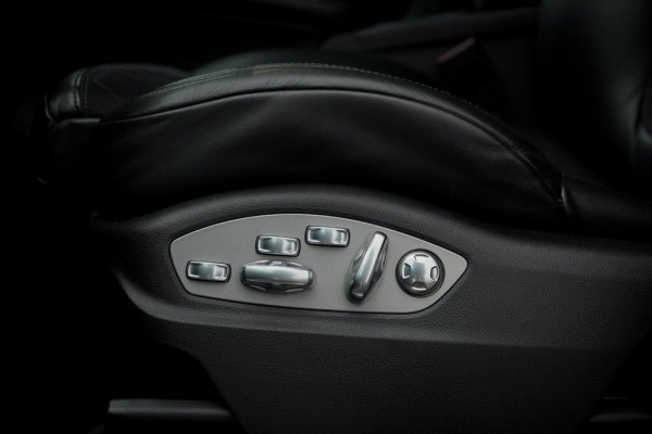 Porsche Macan 3.0 GTS / Pano / Luchtvering / Trekhaak / Sportstoelen / Carplay