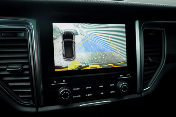 Porsche Macan 3.0 GTS / Pano / Luchtvering / Trekhaak / Sportstoelen / Carplay