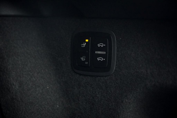 Porsche Macan 3.0 GTS / Pano / Luchtvering / Trekhaak / Sportstoelen / Carplay