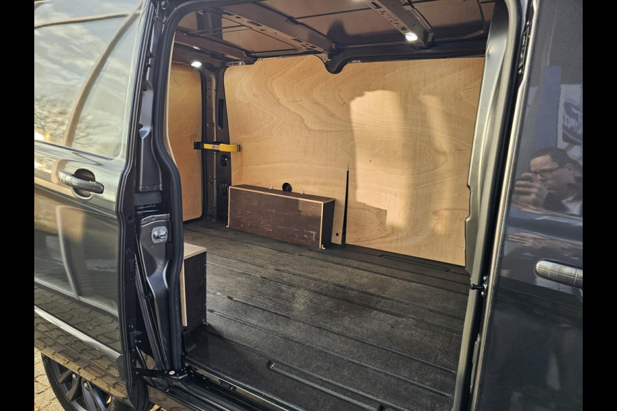 Ford Transit Custom 320 2.0 TDCI L1H1 Sport 185pk Automaat| Bi-Xenon | Achteruitrijcamera | Stoel + Voorruit verwarming | 3 zits | Verlengde Fabrieksgarantie t/m 02/2027