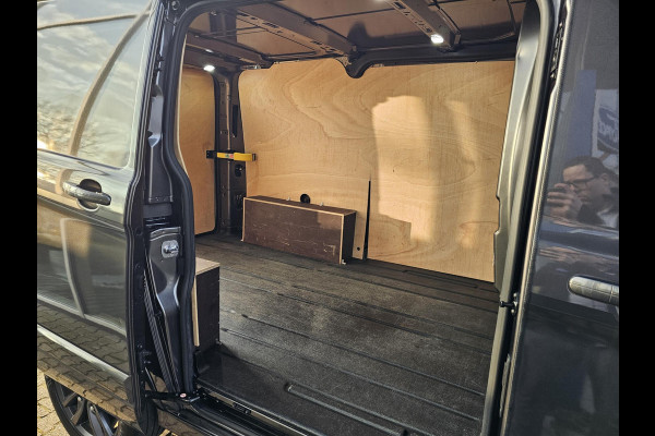 Ford Transit Custom 320 2.0 TDCI L1H1 Sport 185pk Automaat| Bi-Xenon | Achteruitrijcamera | Stoel + Voorruit verwarming | 3 zits | Verlengde Fabrieksgarantie t/m 02/2027