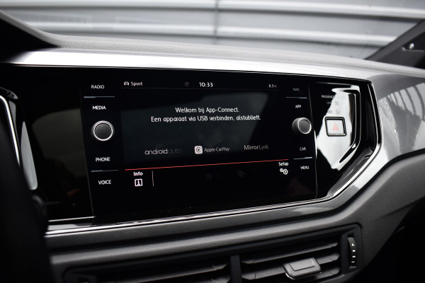 Volkswagen Polo 2.0 TSI GTI 200pk | Pano | ACC | Beats | Camera | 18'' Wielen | Stoelverwarming | CarPlay |