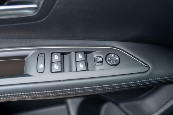 Peugeot 3008 1.2 PureTech Allure |Prijs rijklaar incl 12 mnd garantie| Navi Camera Blind spot