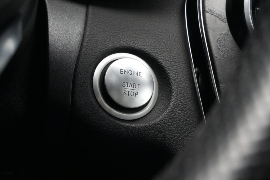 Mercedes-Benz C-Klasse 350 e AMG Luchtvering Panoramadak Cruise Stoelverw. Leer