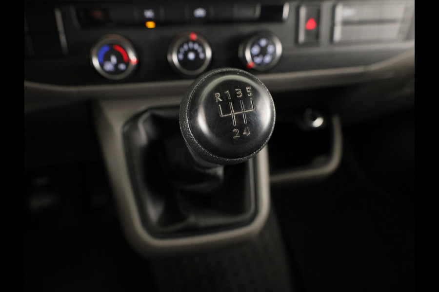 Volkswagen Transporter 2.0 TDI L2H1 28 Comfortline 110 pk | Verlengde garantie | Navigatie via App | Parkeersensoren achter | Cruise control |