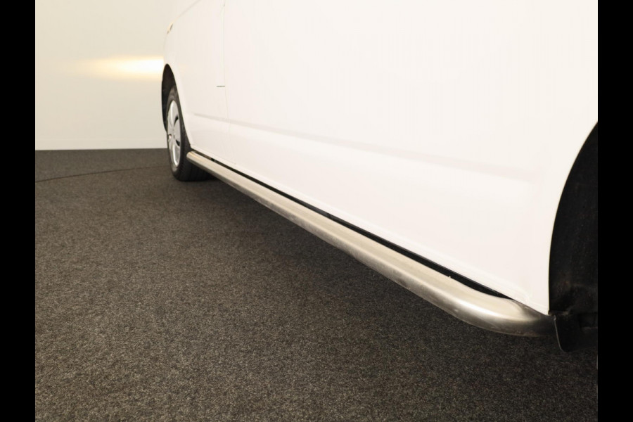Volkswagen Transporter 2.0 TDI L2H1 28 Comfortline 110 pk | Verlengde garantie | Navigatie via App | Parkeersensoren achter | Cruise control |