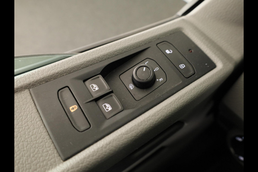 Volkswagen Transporter 2.0 TDI L2H1 28 Comfortline 110 pk | Verlengde garantie | Navigatie via App | Parkeersensoren achter | Cruise control |