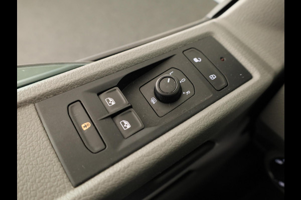 Volkswagen Transporter 2.0 TDI L2H1 28 Comfortline 110 pk | Verlengde garantie | Navigatie via App | Parkeersensoren achter | Cruise control |