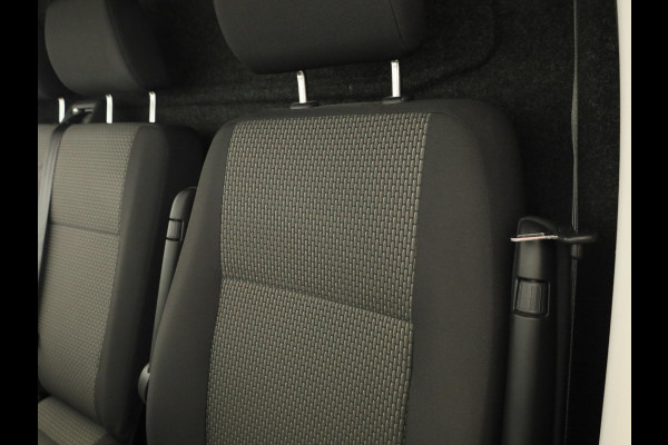 Volkswagen Transporter 2.0 TDI L2H1 28 Comfortline 110 pk | Verlengde garantie | Navigatie via App | Parkeersensoren achter | Cruise control |