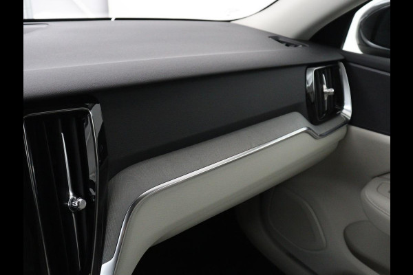 Volvo V60 2.0 T6 Recharge AWD Inscription | Leder | Stoel & stuurverwarming | Adaptive cruise | Camera | Carplay | Stuurverwarming | Keyless | Navigatie | Memory | PHEV | Plug In