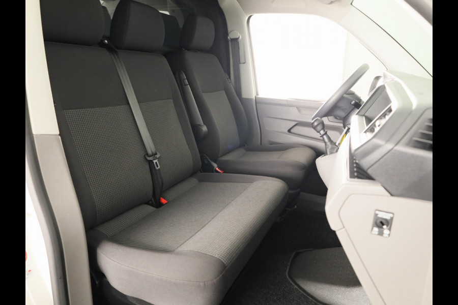 Volkswagen Transporter 2.0 TDI L2H1 28 Economy Business 110 pk | Verlengde garantie | Navigatie via App | Parkeersensoren achter | Cruise control |