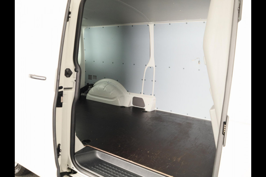 Volkswagen Transporter 2.0 TDI L2H1 28 Economy Business 110 pk | Verlengde garantie | Navigatie via App | Parkeersensoren achter | Cruise control |