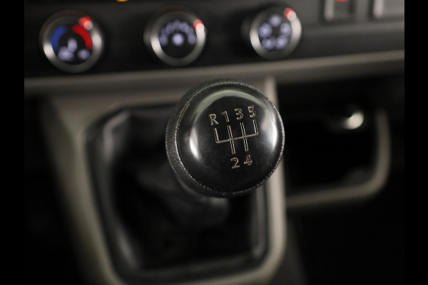 Volkswagen Transporter 2.0 TDI L2H1 28 Economy Business 110 pk | Verlengde garantie | Navigatie via App | Parkeersensoren achter | Cruise control |