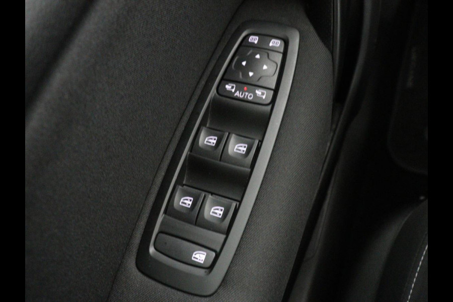 Renault Mégane 1.3 TCe Business Zen | Trekhaak | Camera | Carplay | Keyless | Navigatie | Full LED | Parkeerhulp | Cruise control | Bluetooth | Climate control