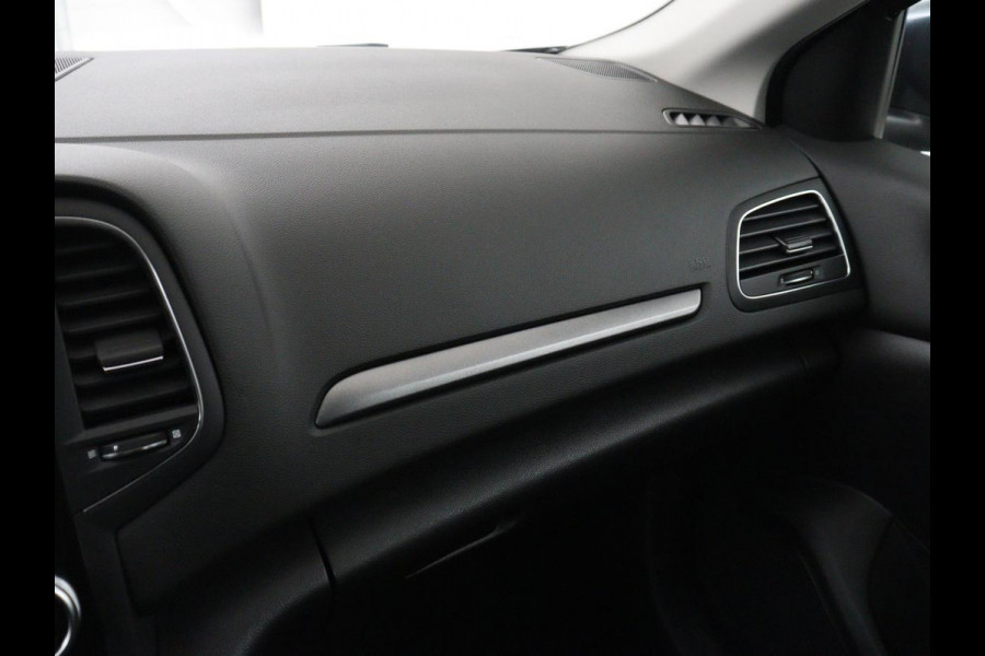 Renault Mégane 1.3 TCe Business Zen | Trekhaak | Camera | Carplay | Keyless | Navigatie | Full LED | Parkeerhulp | Cruise control | Bluetooth | Climate control