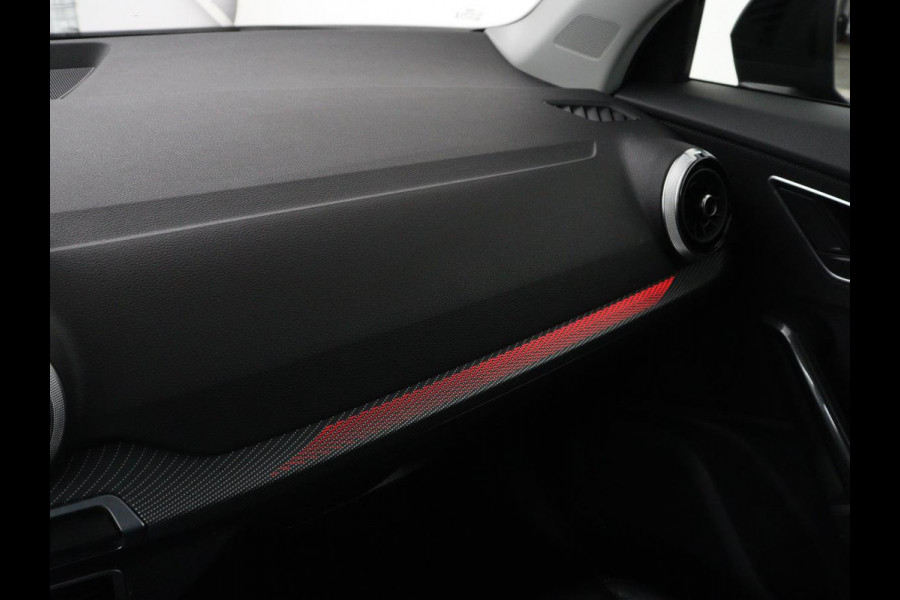 Audi Q2 35 TFSI Business Edition | Leder | Virtual Cockpit | Camera | Carplay | Navigatie | Full LED | Parkeerhulp | Climate control | Bluetooth | Cruise control