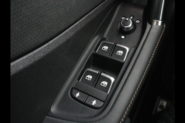 Audi Q2 35 TFSI Business Edition | Leder | Virtual Cockpit | Camera | Carplay | Navigatie | Full LED | Parkeerhulp | Climate control | Bluetooth | Cruise control