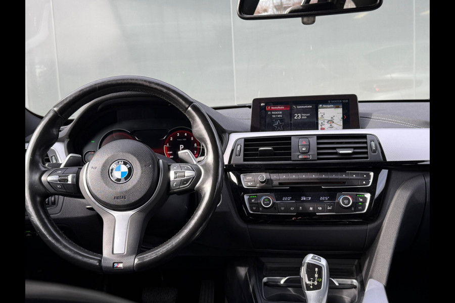 BMW 3 Serie Touring 318i M Sport Leder|Flippers|Dodehoek|Camera