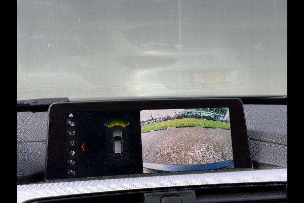 BMW 3 Serie Touring 318i M Sport Leder|Flippers|Dodehoek|Camera