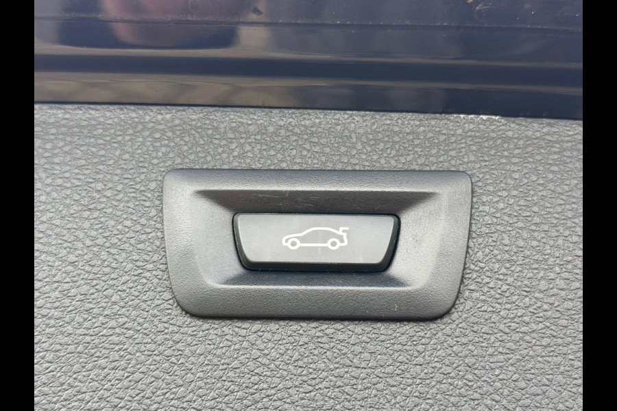 BMW 3 Serie Touring 318i M Sport Leder|Flippers|Dodehoek|Camera