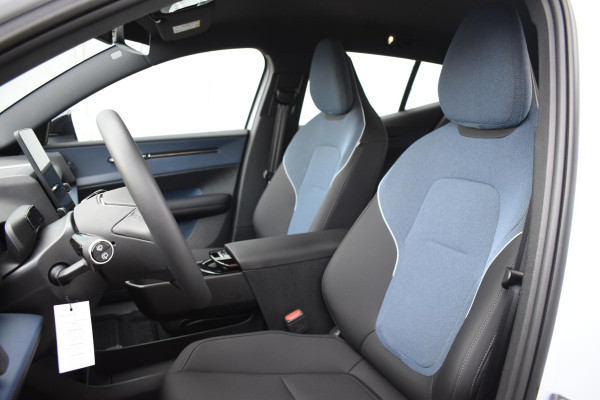 Volvo EX30 272PK Single Motor Extended Range Plus / Adaptieve Cruise Control/ Dodehoek Detectie / Parkeersensoren voor en achter/ Achteruitrijcamera/ Warmtepomp/ Google Services/