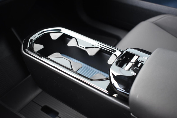 Volvo EX30 272PK Single Motor Extended Range Plus / Adaptieve Cruise Control/ Dodehoek Detectie / Parkeersensoren voor en achter/ Achteruitrijcamera/ Warmtepomp/ Google Services/