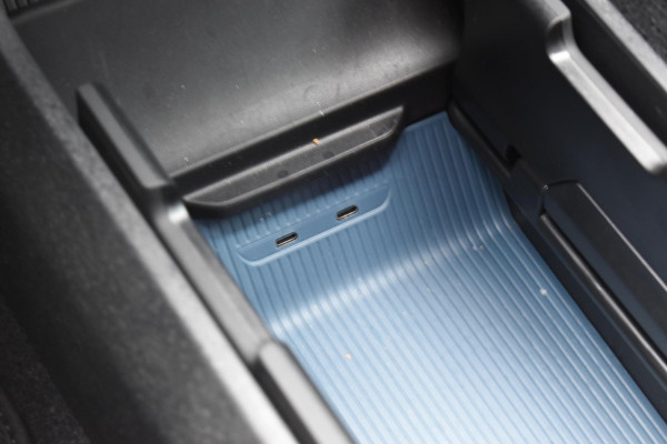 Volvo EX30 272PK Single Motor Extended Range Plus / Adaptieve Cruise Control/ Dodehoek Detectie / Parkeersensoren voor en achter/ Achteruitrijcamera/ Warmtepomp/ Google Services/