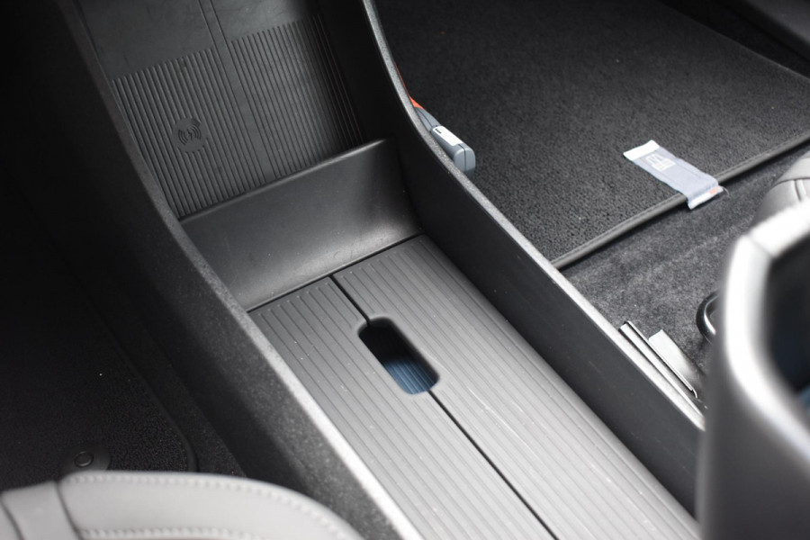 Volvo EX30 272PK Single Motor Extended Range Plus / Adaptieve Cruise Control/ Dodehoek Detectie / Parkeersensoren voor en achter/ Achteruitrijcamera/ Warmtepomp/ Google Services/