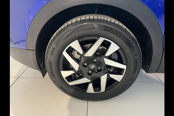 Opel Mokka 1.2 Turbo Hybrid Business Edition lichtmetelan velgen, navigatie, achteruitrijcamera,draadloze telefoon koppeling met draadloos opladen