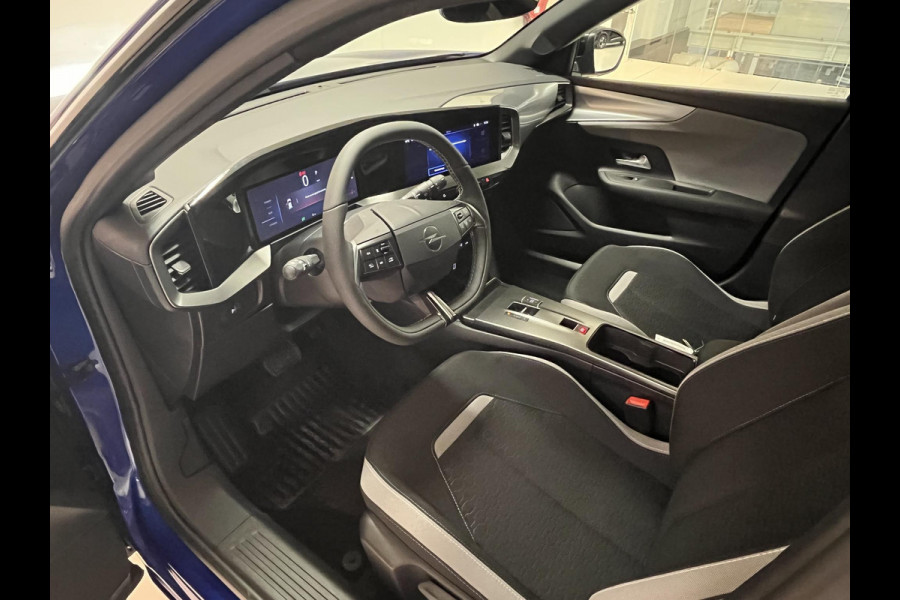 Opel Mokka 1.2 Turbo Hybrid Business Edition lichtmetelan velgen, navigatie, achteruitrijcamera,draadloze telefoon koppeling met draadloos opladen