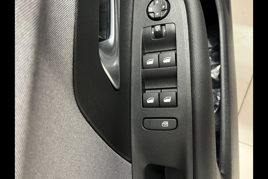 Opel Mokka 1.2 Turbo Hybrid Business Edition lichtmetelan velgen, navigatie, achteruitrijcamera,draadloze telefoon koppeling met draadloos opladen