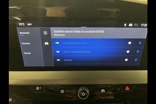 Opel Mokka 1.2 Turbo Hybrid Business Edition lichtmetelan velgen, navigatie, achteruitrijcamera,draadloze telefoon koppeling met draadloos opladen