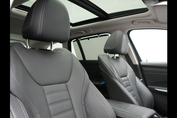 BMW 3 Serie Touring 330e Sportline Plug In Hybrid 293pk Dealer O.H PHEV | Panodak | Trekhaak af Fabriek | Lederen Sportstoelen Memory | 360 Camera | Keyless | Camera & Parkassist | 18"L.M | Apple Carplay | Sfeerverlichting |