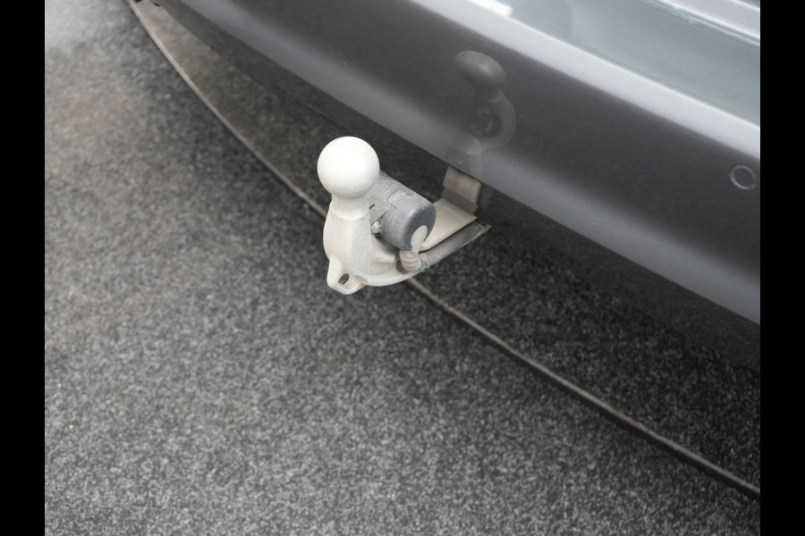 BMW 3 Serie Touring 330e Sportline Plug In Hybrid 293pk Dealer O.H PHEV | Panodak | Trekhaak af Fabriek | Lederen Sportstoelen Memory | 360 Camera | Keyless | Camera & Parkassist | 18"L.M | Apple Carplay | Sfeerverlichting |