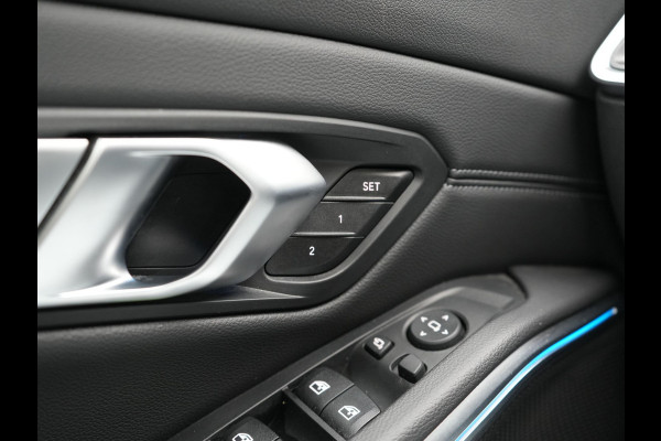 BMW 3 Serie Touring 330e Sportline Plug In Hybrid 293pk Dealer O.H PHEV | Panodak | Trekhaak af Fabriek | Lederen Sportstoelen Memory | 360 Camera | Keyless | Camera & Parkassist | 18"L.M | Apple Carplay | Sfeerverlichting |