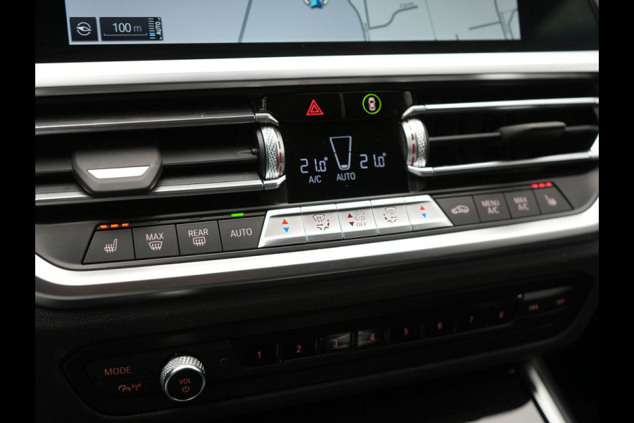 BMW 3 Serie Touring 330e Sportline Plug In Hybrid 293pk Dealer O.H PHEV | Panodak | Trekhaak af Fabriek | Lederen Sportstoelen Memory | 360 Camera | Keyless | Camera & Parkassist | 18"L.M | Apple Carplay | Sfeerverlichting |