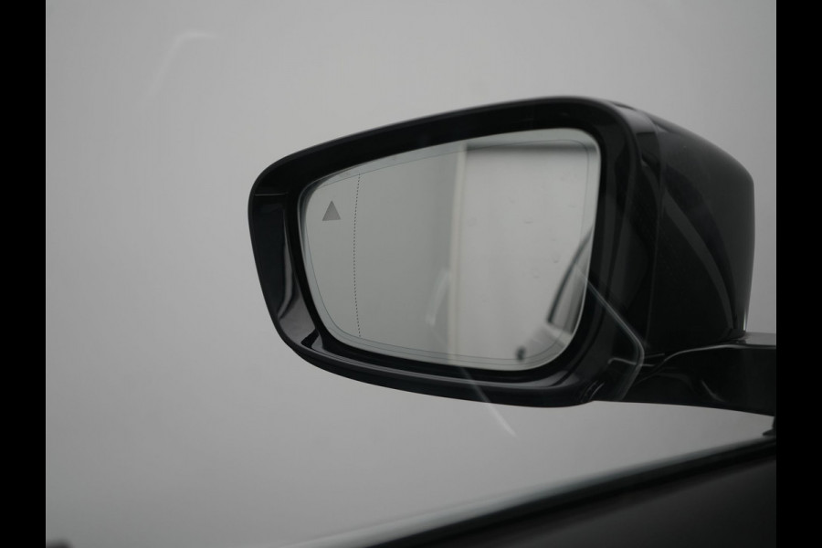 BMW 3 Serie Touring 330e Sportline Plug In Hybrid 293pk Dealer O.H PHEV | Panodak | Trekhaak af Fabriek | Lederen Sportstoelen Memory | 360 Camera | Keyless | Camera & Parkassist | 18"L.M | Apple Carplay | Sfeerverlichting |