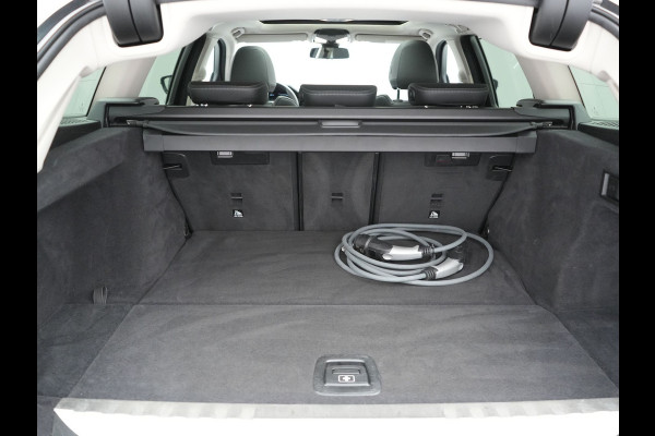 BMW 3 Serie Touring 330e Sportline Plug In Hybrid 293pk Dealer O.H PHEV | Panodak | Trekhaak af Fabriek | Lederen Sportstoelen Memory | 360 Camera | Keyless | Camera & Parkassist | 18"L.M | Apple Carplay | Sfeerverlichting |