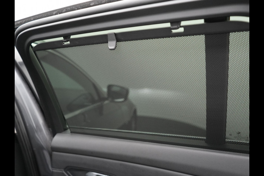 BMW 3 Serie Touring 330e Sportline Plug In Hybrid 293pk Dealer O.H PHEV | Panodak | Trekhaak af Fabriek | Lederen Sportstoelen Memory | 360 Camera | Keyless | Camera & Parkassist | 18"L.M | Apple Carplay | Sfeerverlichting |