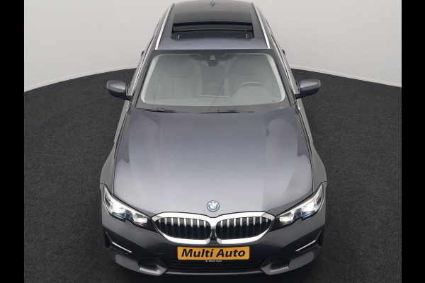 BMW 3 Serie Touring 330e Sportline Plug In Hybrid 293pk Dealer O.H PHEV | Panodak | Trekhaak af Fabriek | Lederen Sportstoelen Memory | 360 Camera | Keyless | Camera & Parkassist | 18"L.M | Apple Carplay | Sfeerverlichting |