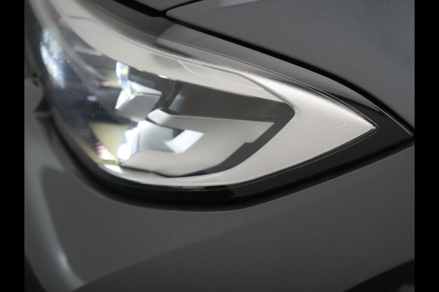 BMW 3 Serie Touring 330e Sportline Plug In Hybrid 293pk Dealer O.H PHEV | Panodak | Trekhaak af Fabriek | Lederen Sportstoelen Memory | 360 Camera | Keyless | Camera & Parkassist | 18"L.M | Apple Carplay | Sfeerverlichting |