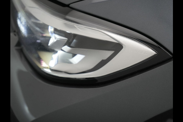 BMW 3 Serie Touring 330e Sportline Plug In Hybrid 293pk Dealer O.H PHEV | Panodak | Trekhaak af Fabriek | Lederen Sportstoelen Memory | 360 Camera | Keyless | Camera & Parkassist | 18"L.M | Apple Carplay | Sfeerverlichting |