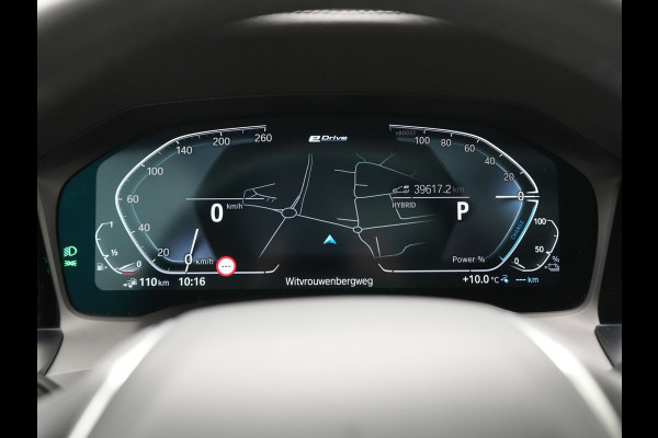 BMW 3 Serie Touring 330e Sportline Plug In Hybrid 293pk Dealer O.H PHEV | Panodak | Trekhaak af Fabriek | Lederen Sportstoelen Memory | 360 Camera | Keyless | Camera & Parkassist | 18"L.M | Apple Carplay | Sfeerverlichting |