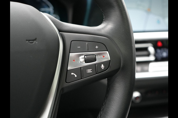 BMW 3 Serie Touring 330e Sportline Plug In Hybrid 293pk Dealer O.H PHEV | Panodak | Trekhaak af Fabriek | Lederen Sportstoelen Memory | 360 Camera | Keyless | Camera & Parkassist | 18"L.M | Apple Carplay | Sfeerverlichting |